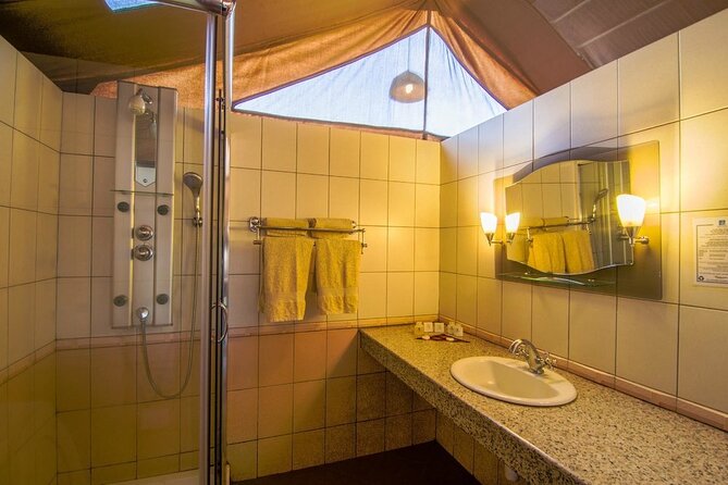 6 Days Masai Mara-Nakuru-Amboseli - Lodge Safari-Private 4X4 JEEP - Full day in Masai Mara with picnic lunch boxes