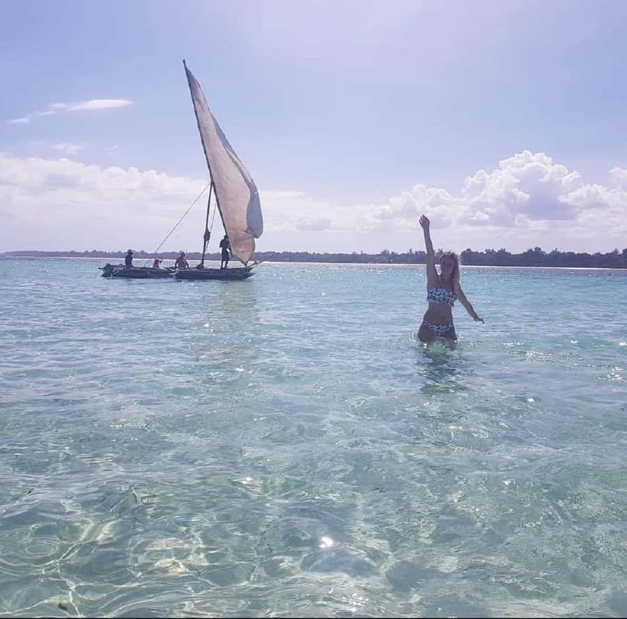 Diani Beach: Glass Boat Cruise to Robinson Island - A glass-bottom cruise that makes the Indian Ocean feel close