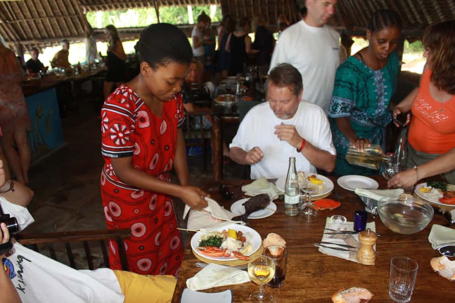 Diani Beach: Kisite Marine Park Dhow & Snorkeling with Lunch - Timing, sea conditions, and what to pack so the day stays comfortable