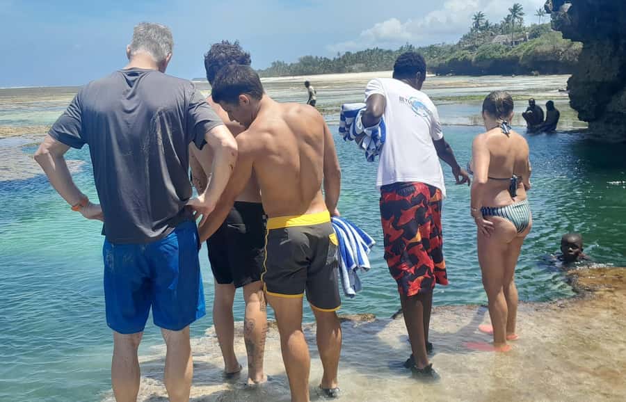 Diani: Full day Guided tour in Tiwi beach & Diani - Refreshment break, then a Tiwi village ride to Ukunda