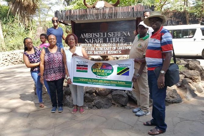 Family & Friends safari Full package . - Ol Pejeta Conservancy and Sweetwaters Lunch, Plus the Equator Stop