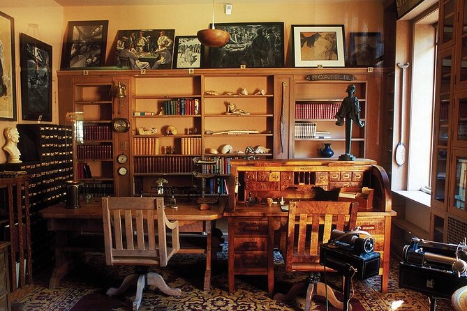 Karen Blixen Museum & Giraffe Centre Half day tour - Price and value at $98.16: what you are really paying for