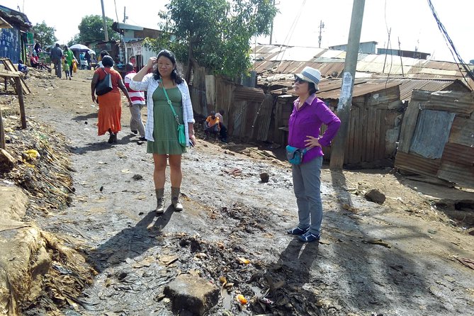 Kibera slum tour with Lucas - Victorious Craft shop and the Power Women stop: creativity and purpose