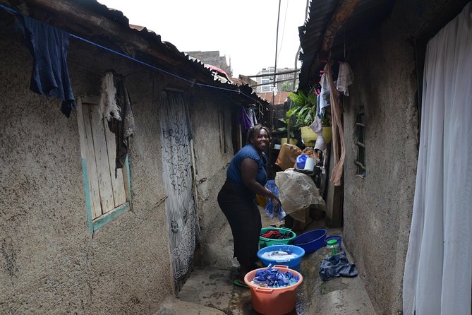 Mathare Community Slum Tour - HIV and public health stories explained by people living the reality
