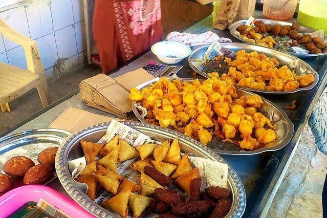 Mombasa City Tour - Spice Market: how to shop smarter in the middle of the story