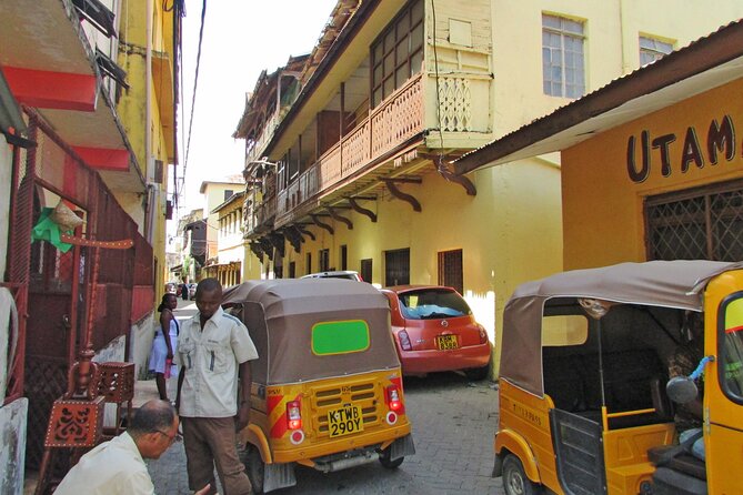 Mombasa City Tour - Fort Jesus, Old Town, Spice Town & Craft - Marikiti Mtaani spice market: smells, stalls, and everyday knowledge