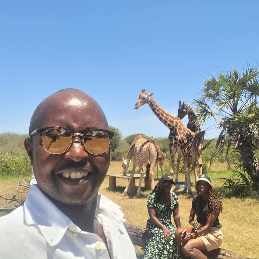 MOMBASA:FortJesus,OldCity,GiraffeOstrich,Oryx,Eland,WildTour - The guide makes the difference, and John David Mwangi Irungu is doing real work here