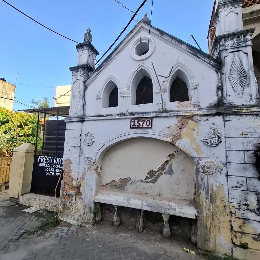MOMBASA:FortJesus,OldTown,SpiceMarket, Shiva Temple DayTour. - Old Town lanes: 12th-century streets and the mix of communities