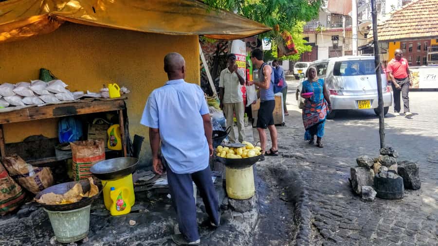 Mombasa: Private City Tour with Fort Jesus & Haller Park - Lunch at the Fort Seafood and Pizzeria spot, plus how to handle the waiting time