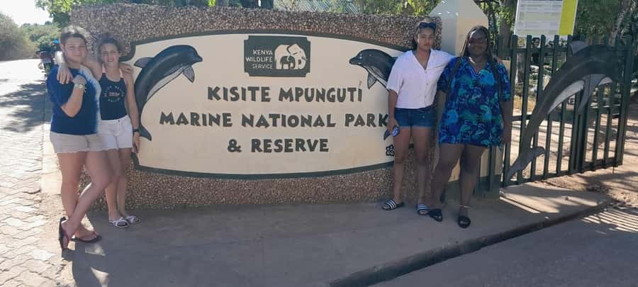 Mombasa: Snorkeling, Dolphin watching, seafood lunch. - From Diani or Mombasa to Shimoni, the day starts fast