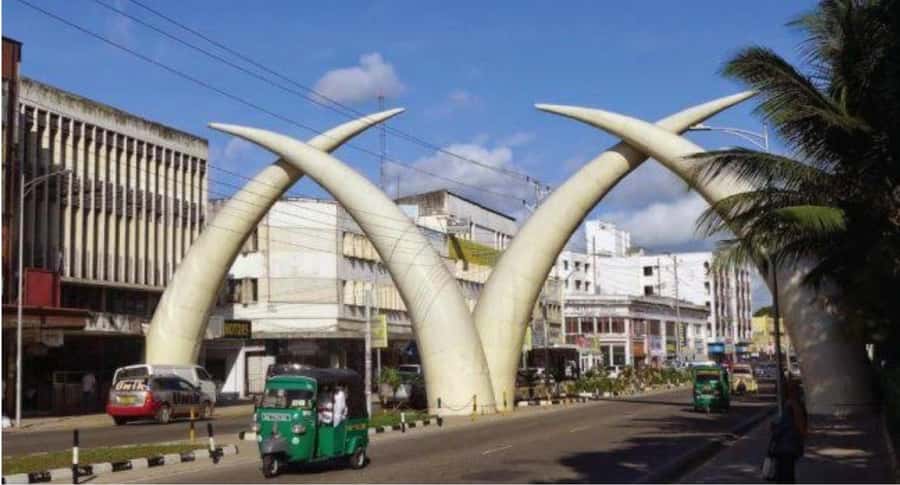 Mombasa: Tusks, Fort Jesus, Old Town, Beach and City Tour - Marikiti Spice Market: tasting, Swahili culture, and how to shop without stress
