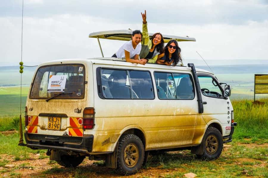 Nairobi: 5 Days Maasai Mara, Nakuru & Naivasha Tour - Rift Valley viewpoint and your first Maasai Mara sunset drive