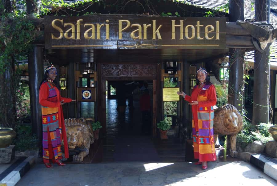 Nairobi: Cabaret Show with Dinner at Safari Park Hotel - Hotel Pickup at 0600 and the 4-Hour Reality Check