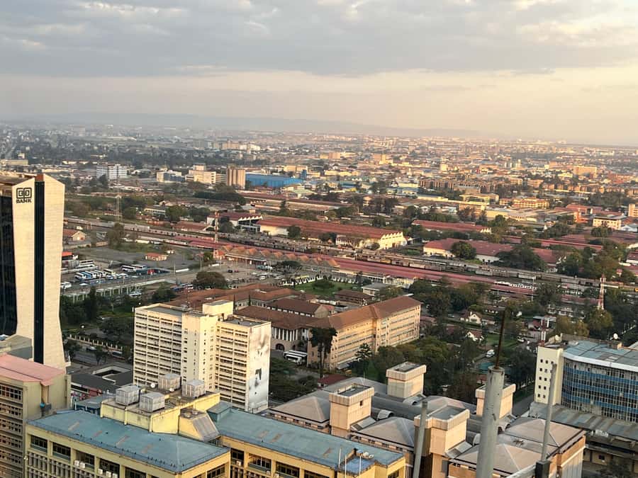 Nairobi: City Site-Seeing Bus Tour - The market stop: fruit salad, souvenirs, and real street rhythm