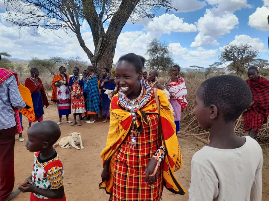Nairobi:Day trip to Amboseli National park & Maasai village - Wildlife spotting with binoculars, and how the guide helps