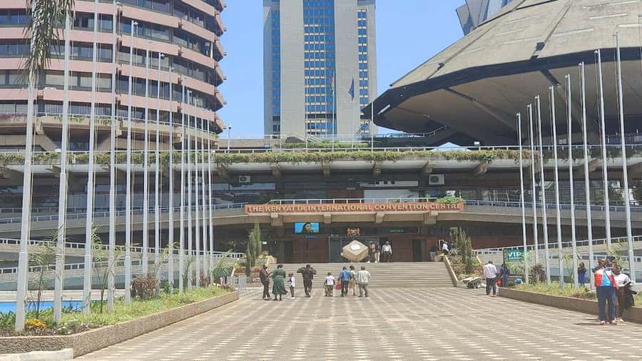 Nairobi Down Town & Walking City Tour - Passing the CBD like a guided map: Moi Avenue and the quick landmark moments