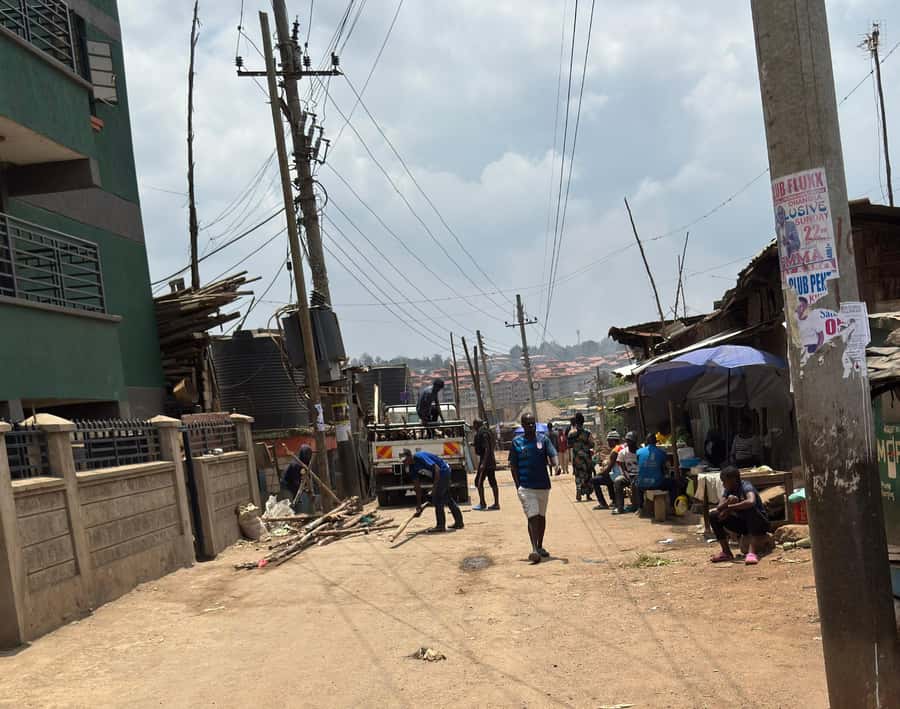 Nairobi: Explore Kibera Slum with Local Guides - Curio and Souvenir Shop: Fixed Prices, Transparent Shopping