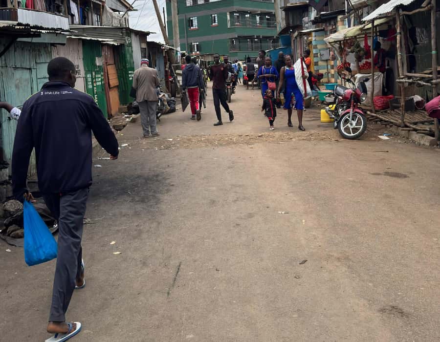 Nairobi: Explore Kibera Slum with Local Guides - Safety and Respect: How Local Guides Keep Things Comfortable