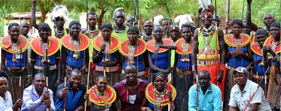 Nairobi: Giraffe Center, Beads Factory & Bomas of Kenya Tour - How to get better photos and a calmer visit at the giraffe stop