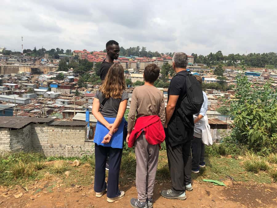 Nairobi: Kibera Slum (The Chocolate city)Guided Walking Tour - Meeting artisans and musicians without the tourist script