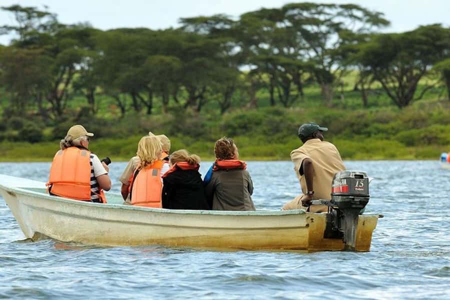 Nairobi: Nakuru National Park and Lake Naivasha Day Tour - A one-day circuit with two different kinds of wildlife magic