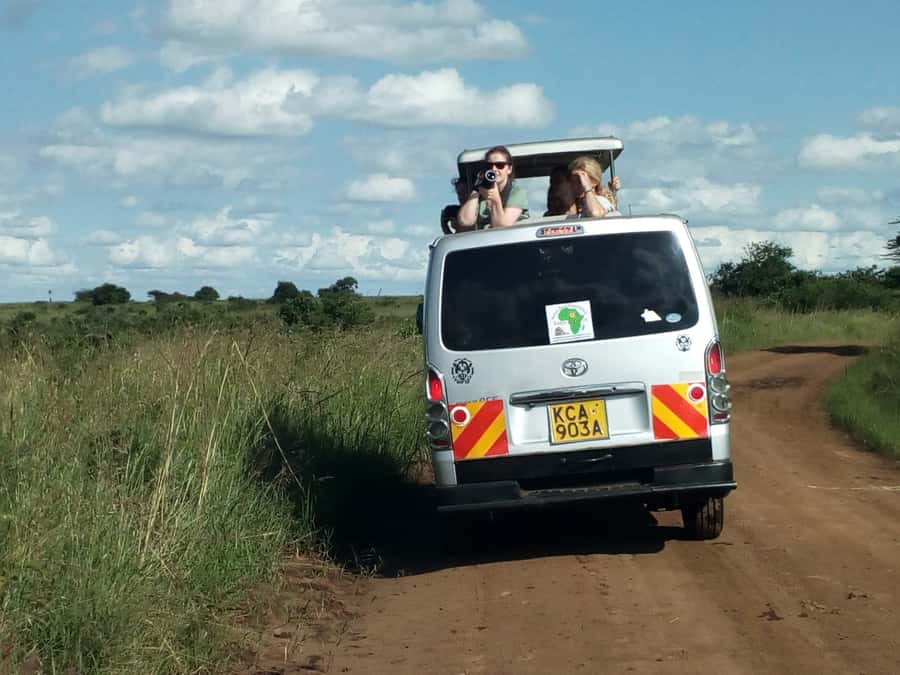Nairobi National Park, Elephants, Giraffes & Bomas Day Trip - Guides, language, and how the day feels