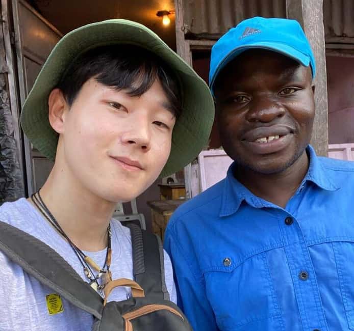 Nairobi: Visit Kibera Slum with a Social Entrepreneur - Stop 5: OAC Kenya Crafts, Fixed Prices, and Sensible Shopping