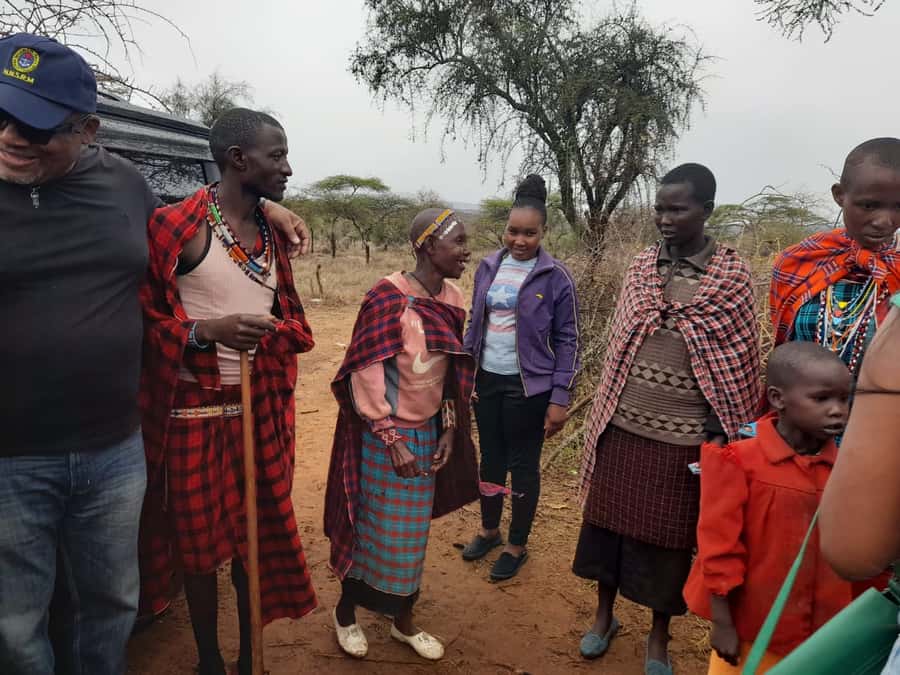 Nairobi: visit Masai cultural Village guided Tour - Handicraft market time: good value shopping, plus one caution