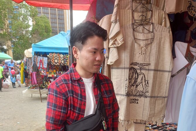 Nairobi Walking City Tour - Masai Market: souvenirs with cultural texture