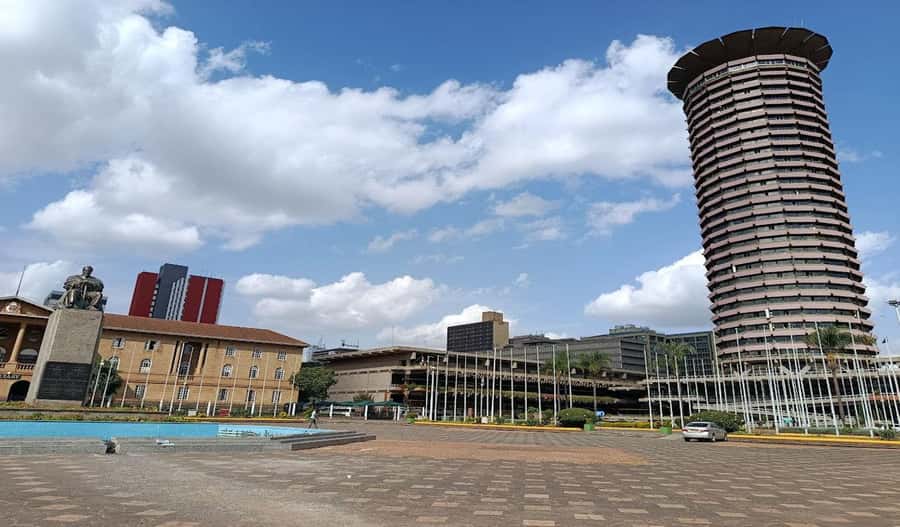 Nairobi Walking Tour, GiraffeCentre & Souvenir Shopping Tour - The Maasai Market Moves by Day, Here’s How to Plan