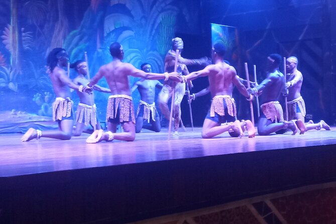 Safari Cat Dancers Show And Dinner - Dinner under palm-thatch: open-fire grilling and meat specials