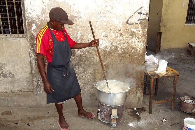 Visit to Fort Jesus and the Old Town of Mombasa - Mackinnon Market and the Spice Market: shopping logic you can taste
