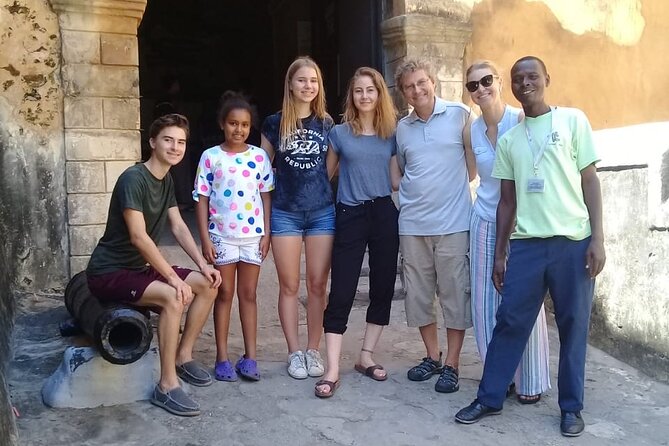 Walking Tour Through Old Town Mombasa and Fort Jesus - Stop 2 at the Spice Market: what you can smell and buy